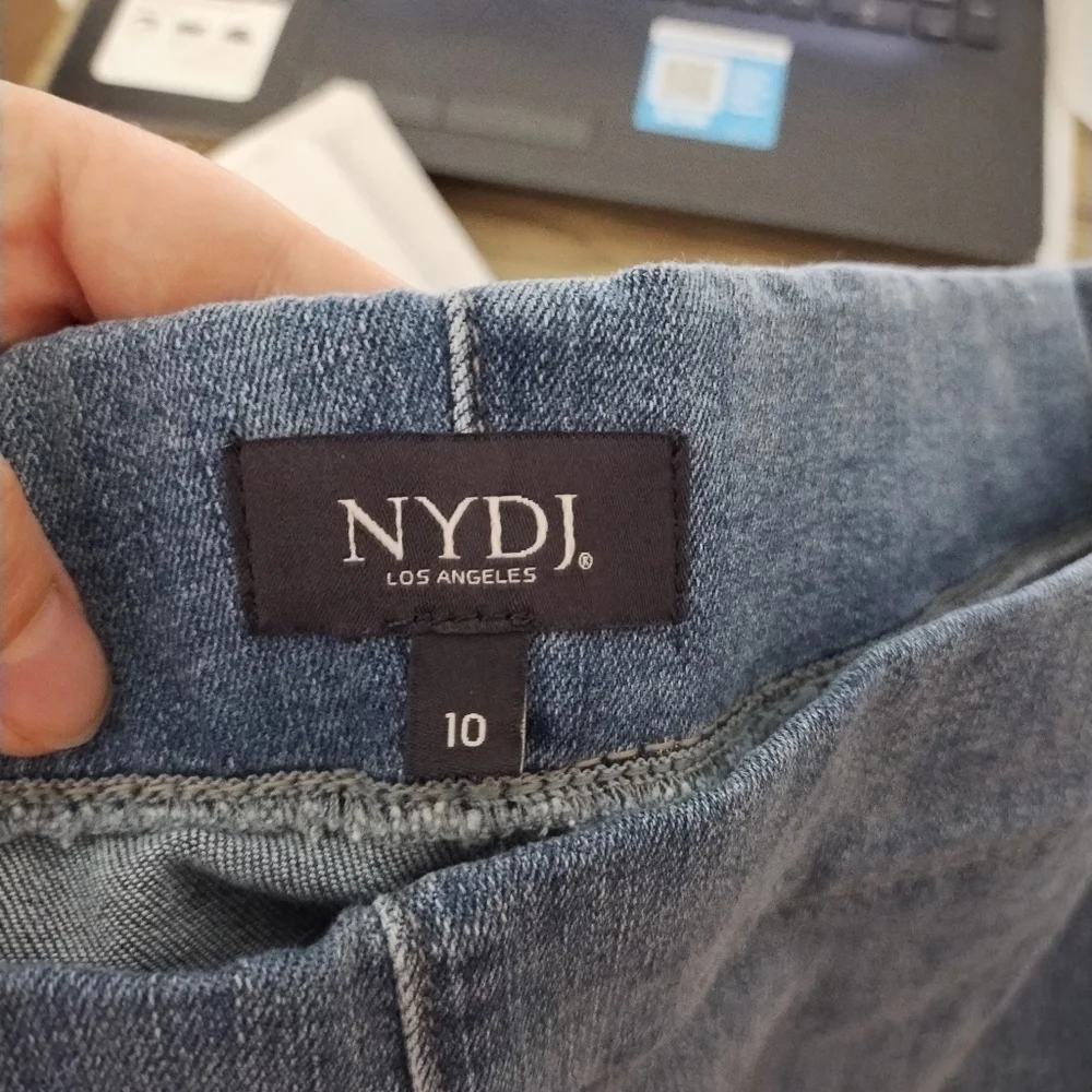 NYDJ Alina Pull On Ankle Lift Tuck‎ Technology Split Hem Jeans Size 10